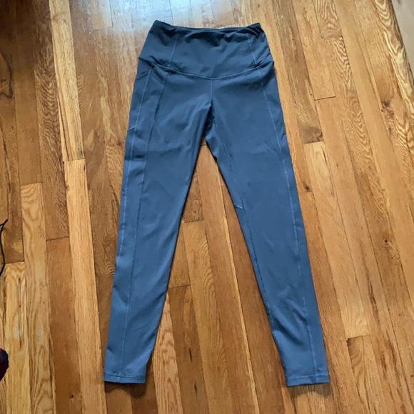 Victoria's Secret Pants - Victoria Sport grey leggings size small w pockets!